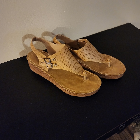 Wedge thong sandals - Picture 3 of 6